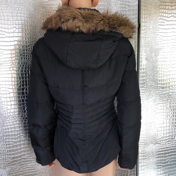 Calvin Klein size M puffer coat - zip pockets and detachable faux fur lined hood - Picture 6 of 11